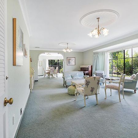 Wow, Spacious Home With A Pool Hamilton Exterior photo
