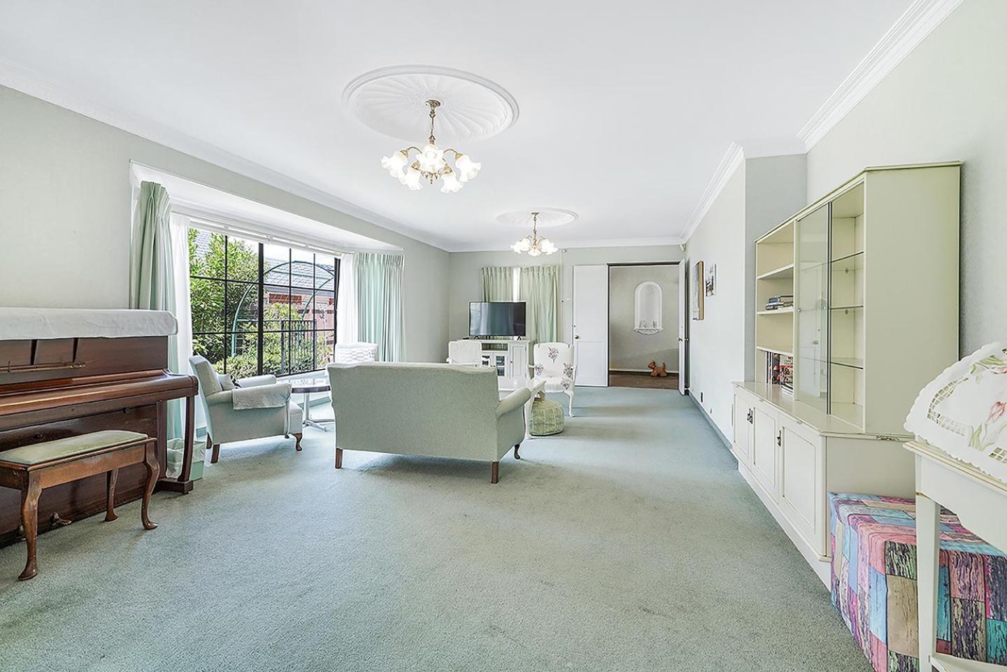 Wow, Spacious Home With A Pool Hamilton Exterior photo